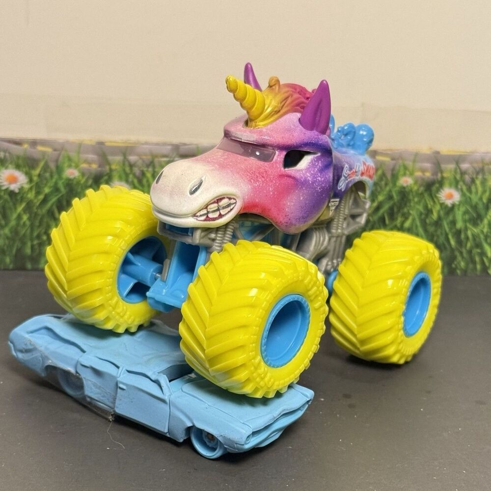 CUSTOM Hot Wheels Monster Jam Sparkle Smash Unicorn Yellow 1:64 Monster Truck